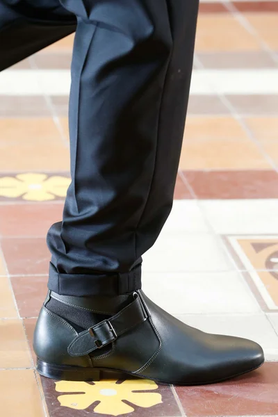Look 80